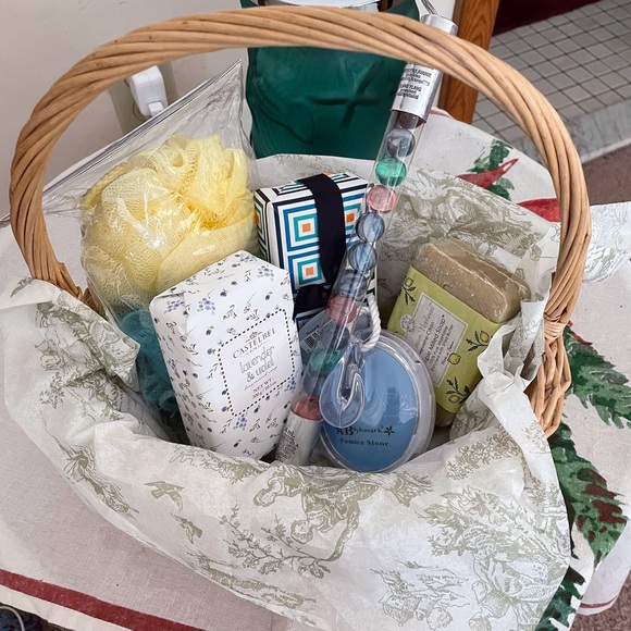 Toiletries basket - Picture 3 of 3